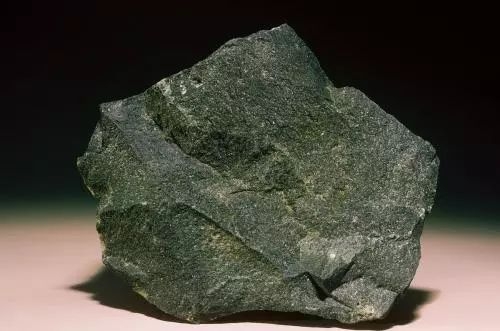 What are The Characteristics Grinding Mill and Uses of Diabase ...
